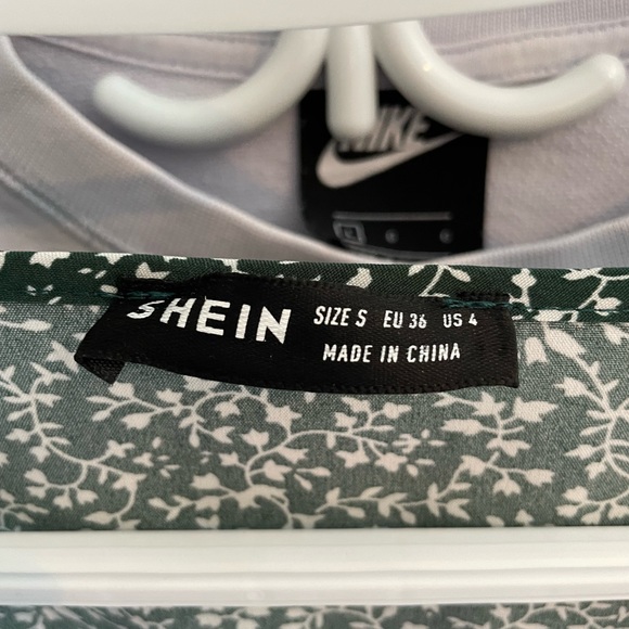 Robe - Picture 2 of 2